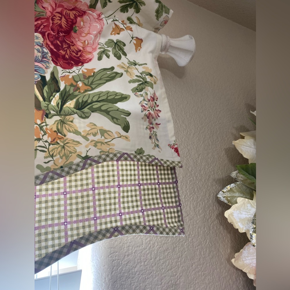 Waverely window valance - Picture 3 of 3